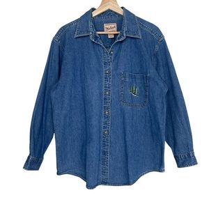 Woolrich Womens Denim Shirt Size Medium Button up Down Embroidered Evergreens